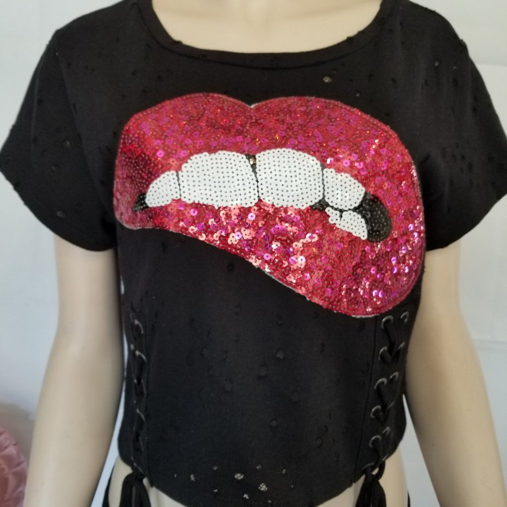 Red Lip Bite Black Top